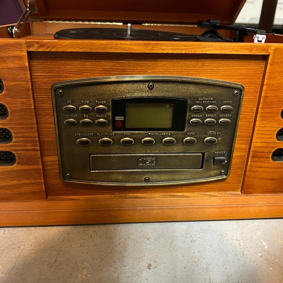 Crosley 4 in 1 Record Player, CD, AM/FM Radio - Picture 16 of 16